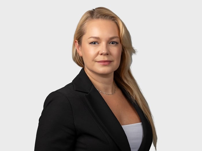 Photo of Hannah J. Barlow